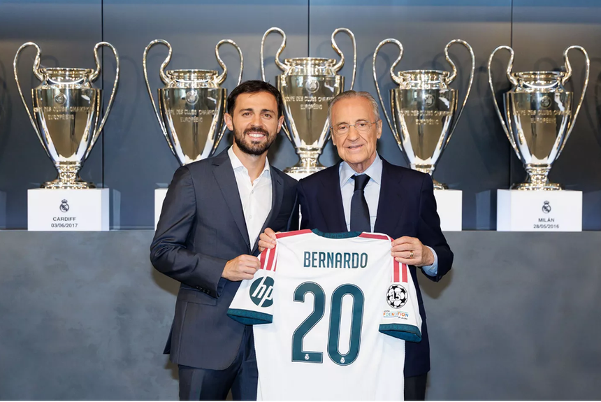 Bernardo Silva ao lado de Florentino Pérez na apresentação como 'merengue' - Foto: Real Madrid