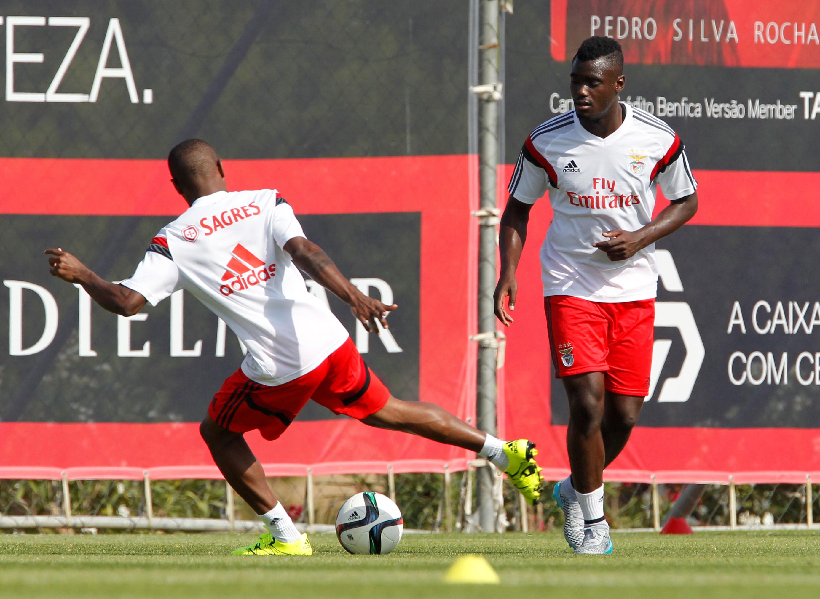 O médio vice-campeão mundial de sub-20 Pelé foi contratado ao Milan a custo zero, em 2015, esteve dois anos ligado ao Benfica, mas nunca se estreou com a camisola encarnada - Foto: A BOLA