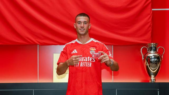 Alessandro Circati é o 23.º jogador que o Benfica recruta, neste século, no futebol italiano — Foto: Benfica