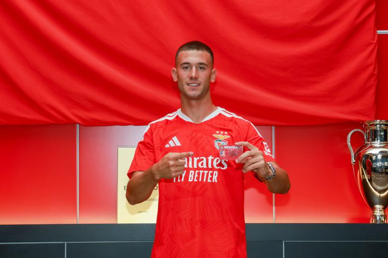 Alessandro Circati é o 23.º jogador que o Benfica recruta, neste século, no futebol italiano — Foto: Benfica