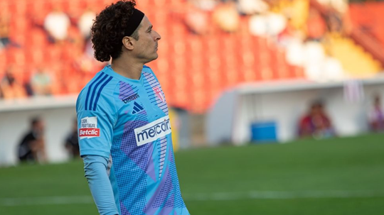 Ochoa centra atenções antes do Sporting: ola mexicana em Alvalade?