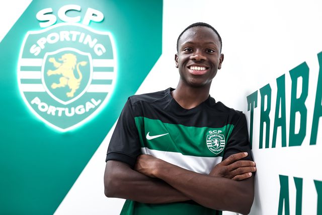 Extremo assina contrato pelo Sporting