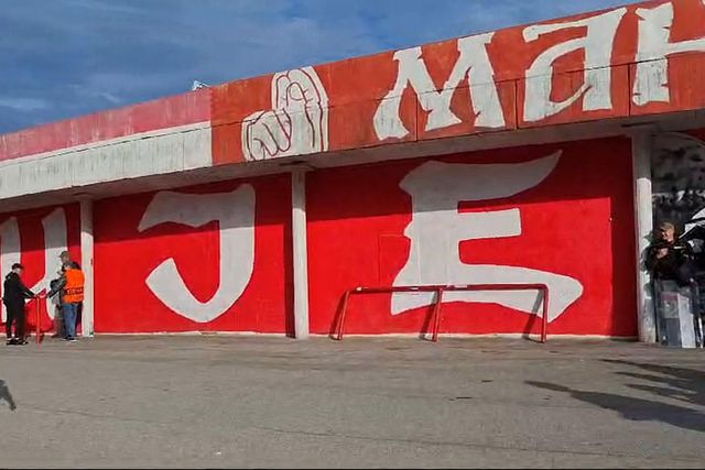 O ambiente junto ao 'Marakana' antes do E. Vermelha-Benfica