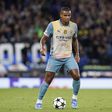 Vídeo: Akanji confundiu árbitro assistente com... Bernardo Silva