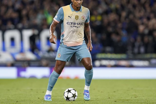 Vídeo: Akanji confundiu árbitro assistente com... Bernardo Silva