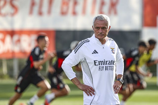Mourinho mete o dedo no Benfica