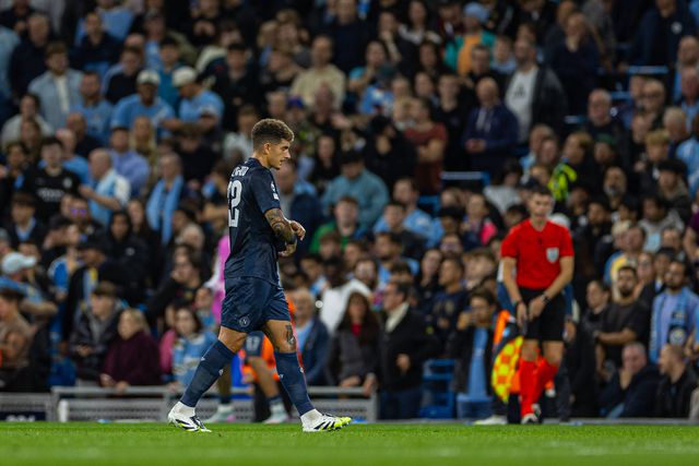 Atenção, Sporting (e Benfica): capitão do Nápoles retrata-se após expulsão em Manchester