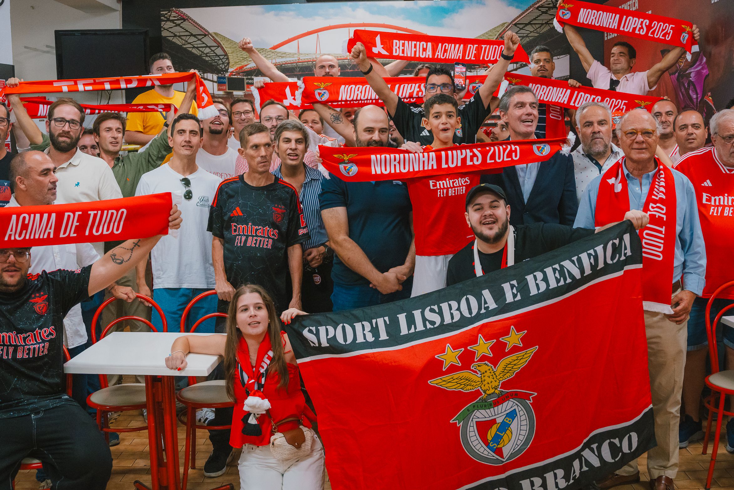 Noronha Lopes entre benfiquistas de Castelo Branco