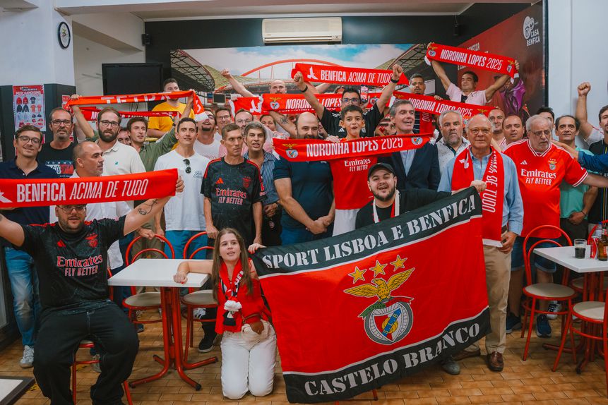 Noronha Lopes entre benfiquistas de Castelo Branco