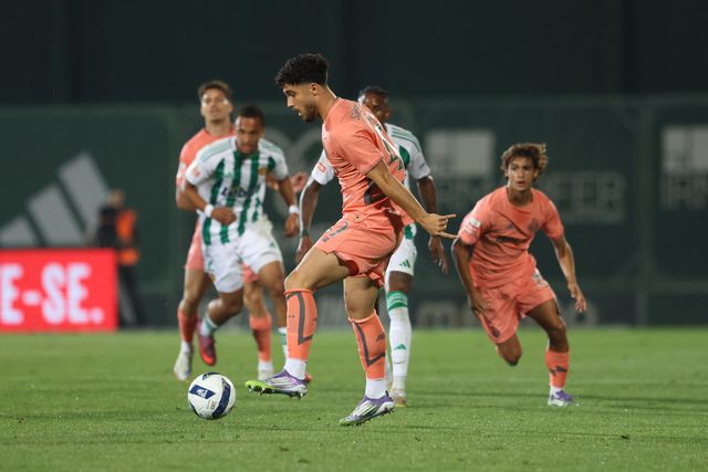 Farioli elogia a profundidade do plantel do FC Porto