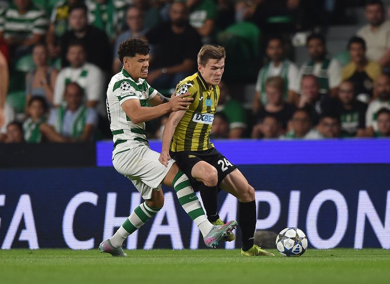 Maxi Araújo discute bola no encontro com o Kairat