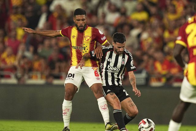 Besiktas cai com estrondo na estreia infeliz de Jota Silva