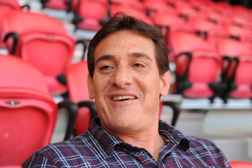 Carlos Gamarra, 54 anos, jogou no Benfica na época 1997/98