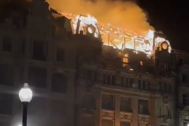 Fogo em prédio no Porto X/umpoucodetudo