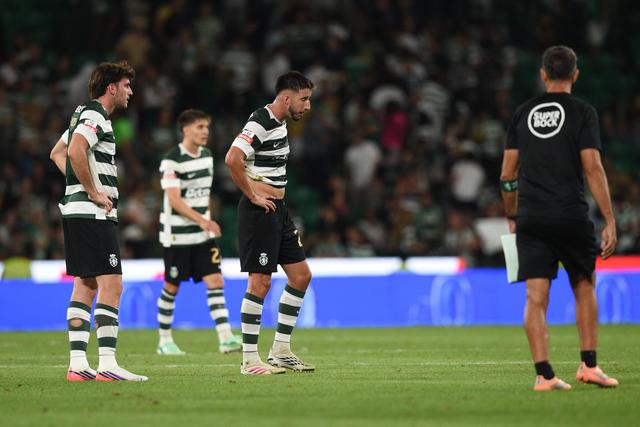 Gonçalo Inácio era um dos rostos do desalento no final da partida - Foto: SÉRGIO SANTOS