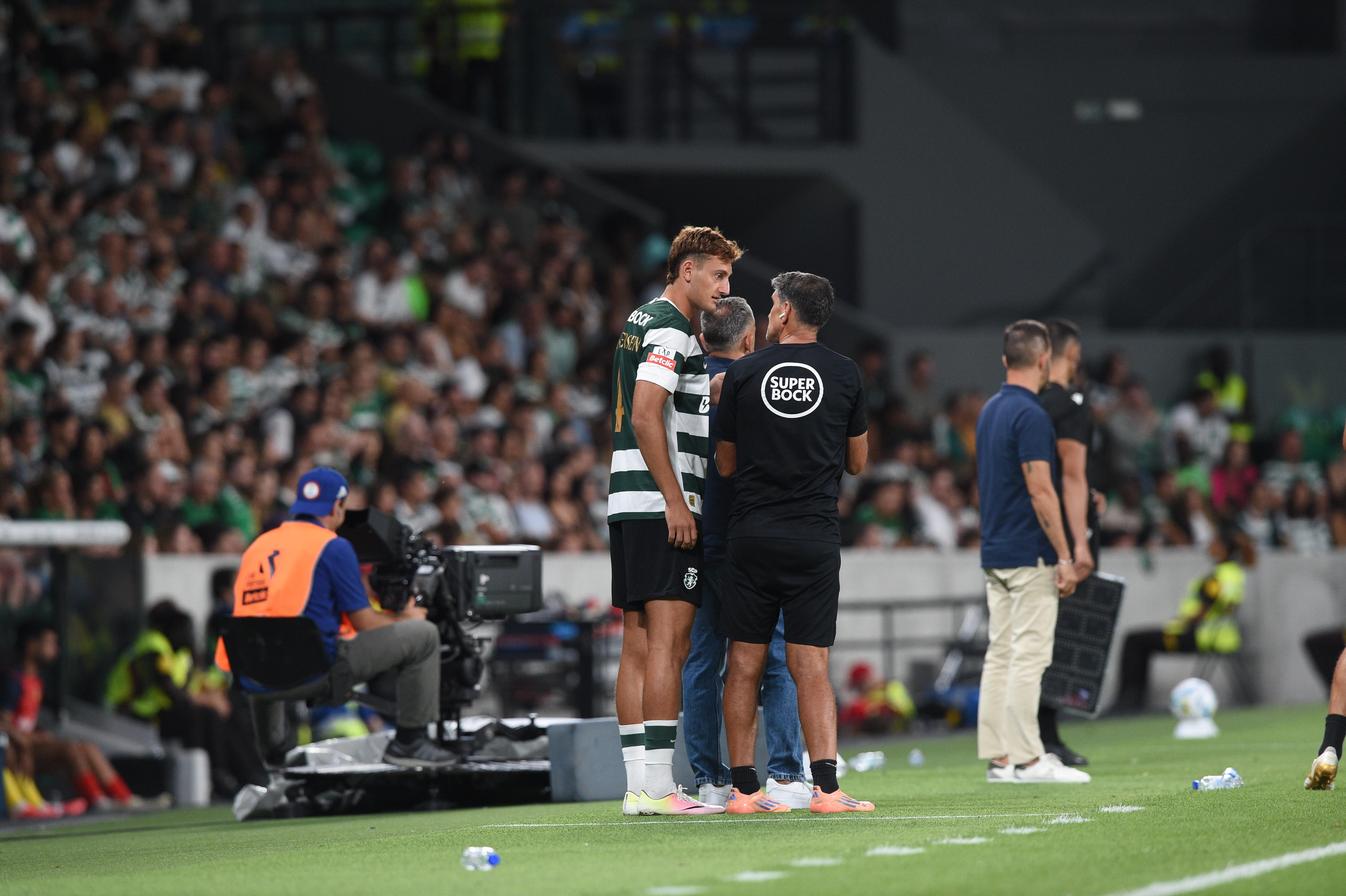 Silas Andersen a entrar no Sporting-Arouca - Foto: Sérgio Miguel Santos