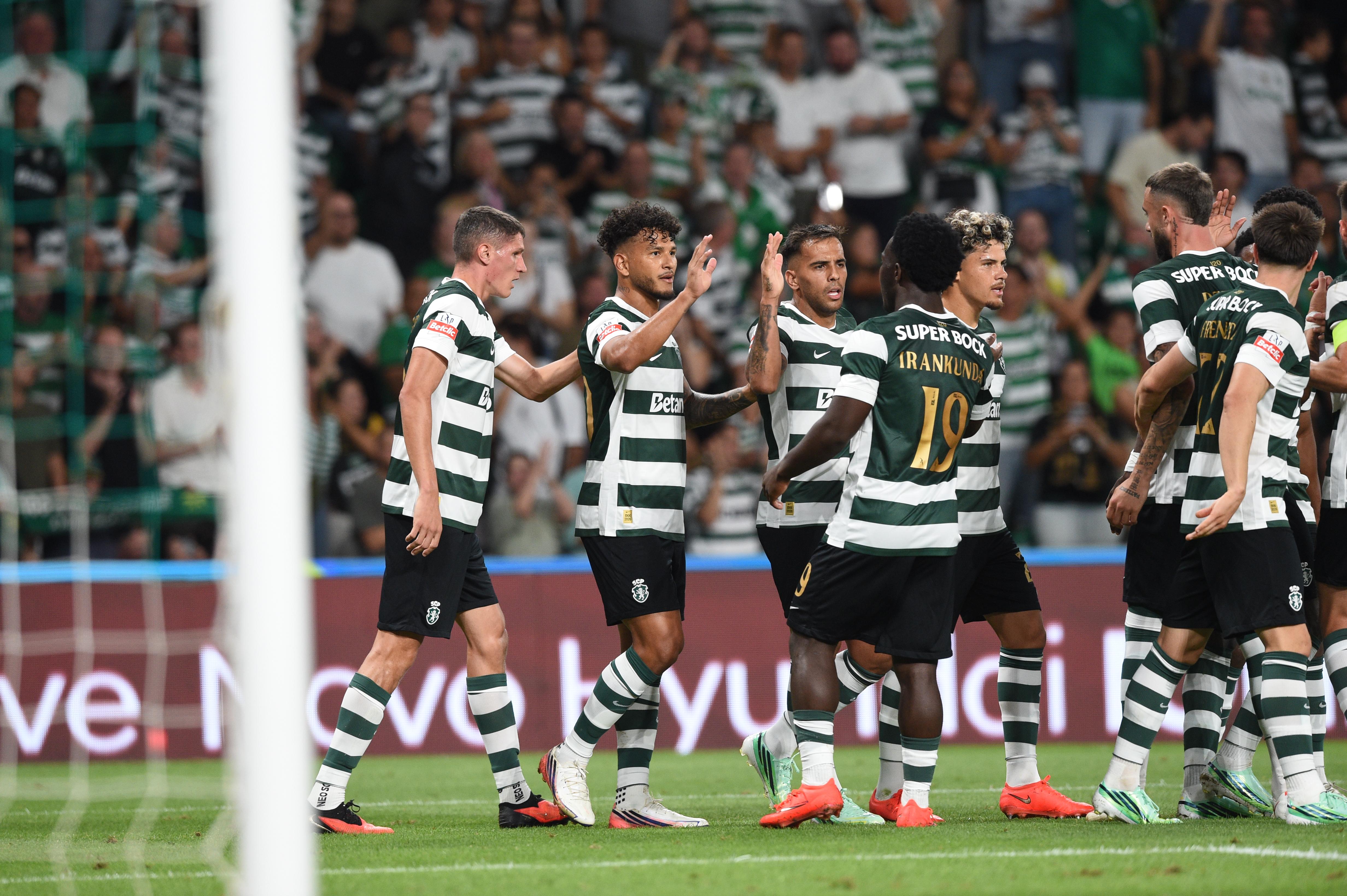 Jogadores festejam golo de Suárez no Sporting-Arouca - Foto: Sérgio Miguel Santos