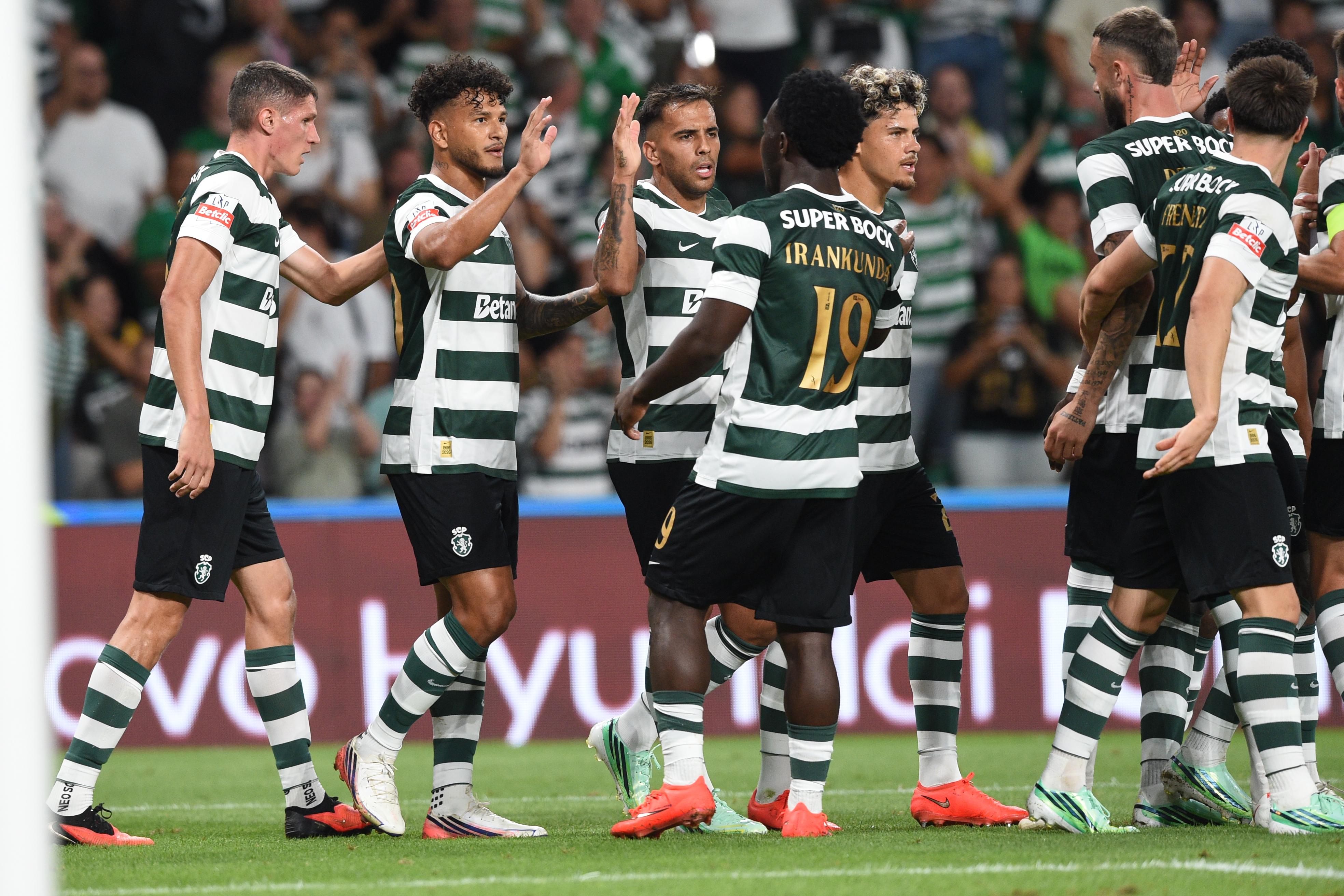 Jogadores festejam golo de Suárez no Sporting-Arouca - Foto: Sérgio Miguel Santos