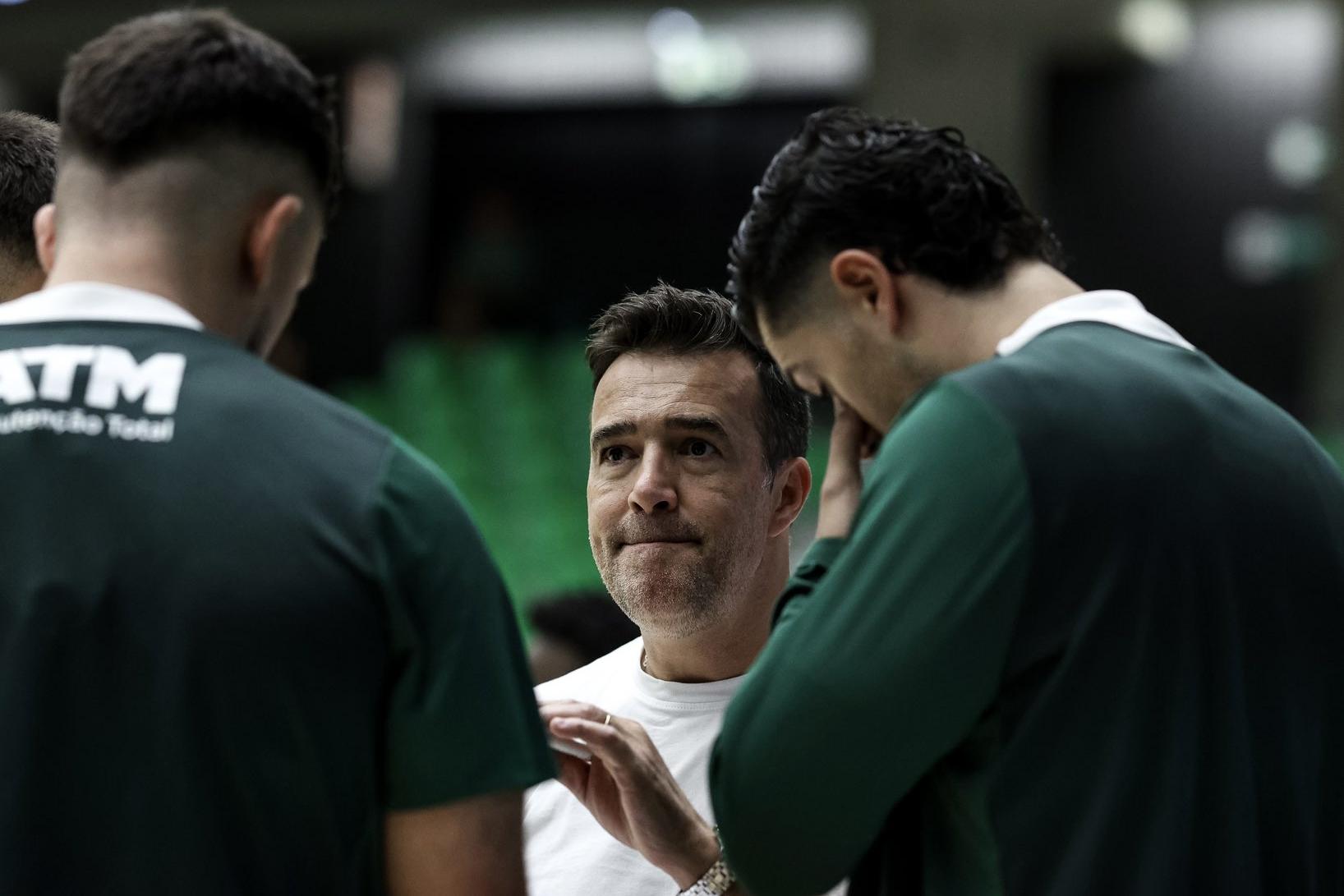 Ricardo Costa feliz com o triunfo frente ao rival de sempre, Benfica. Foto Sporting
