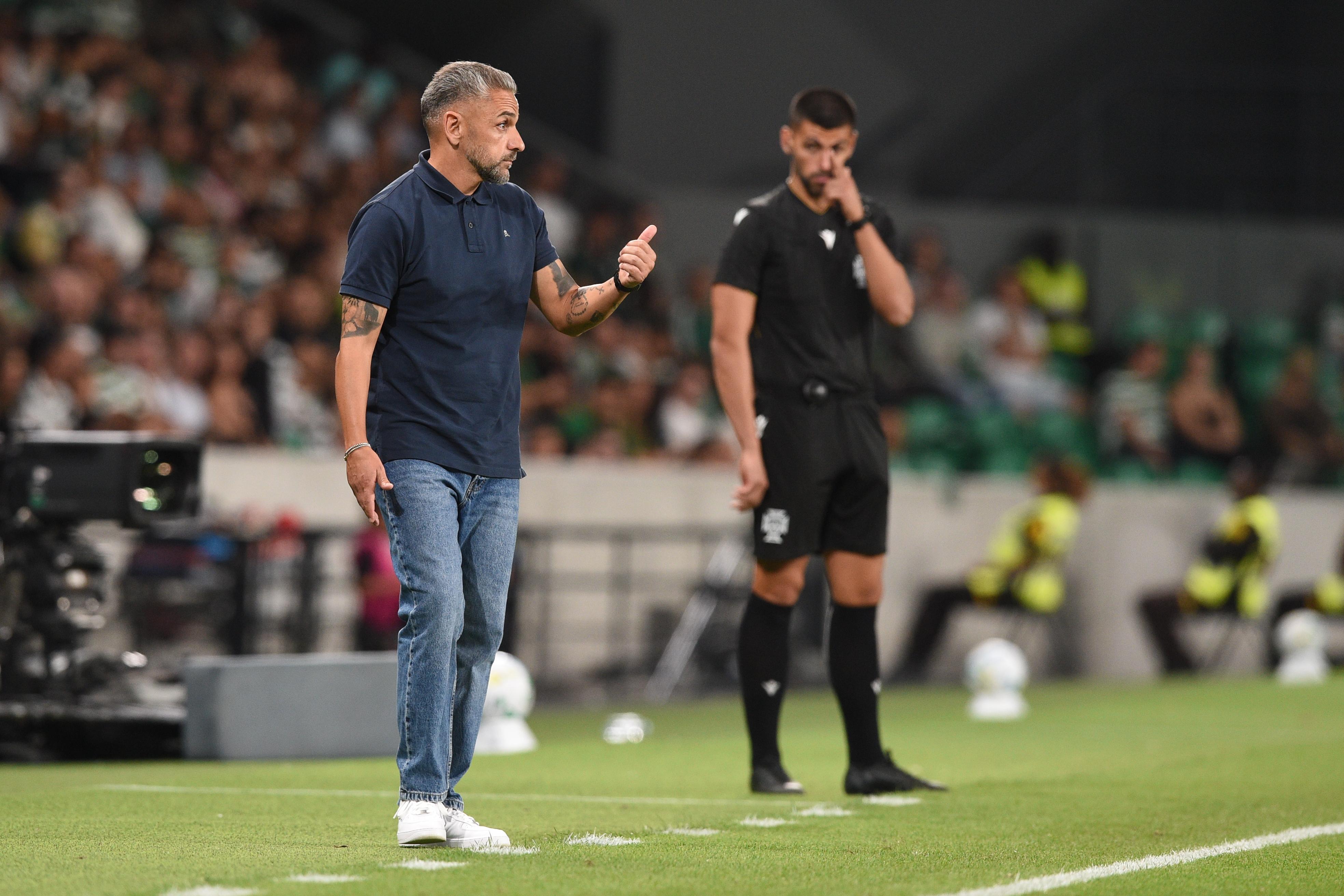 Rui Borges considerou que expulsão de Debast marcou o jogo - Foto: Sérgio Miguel Santos