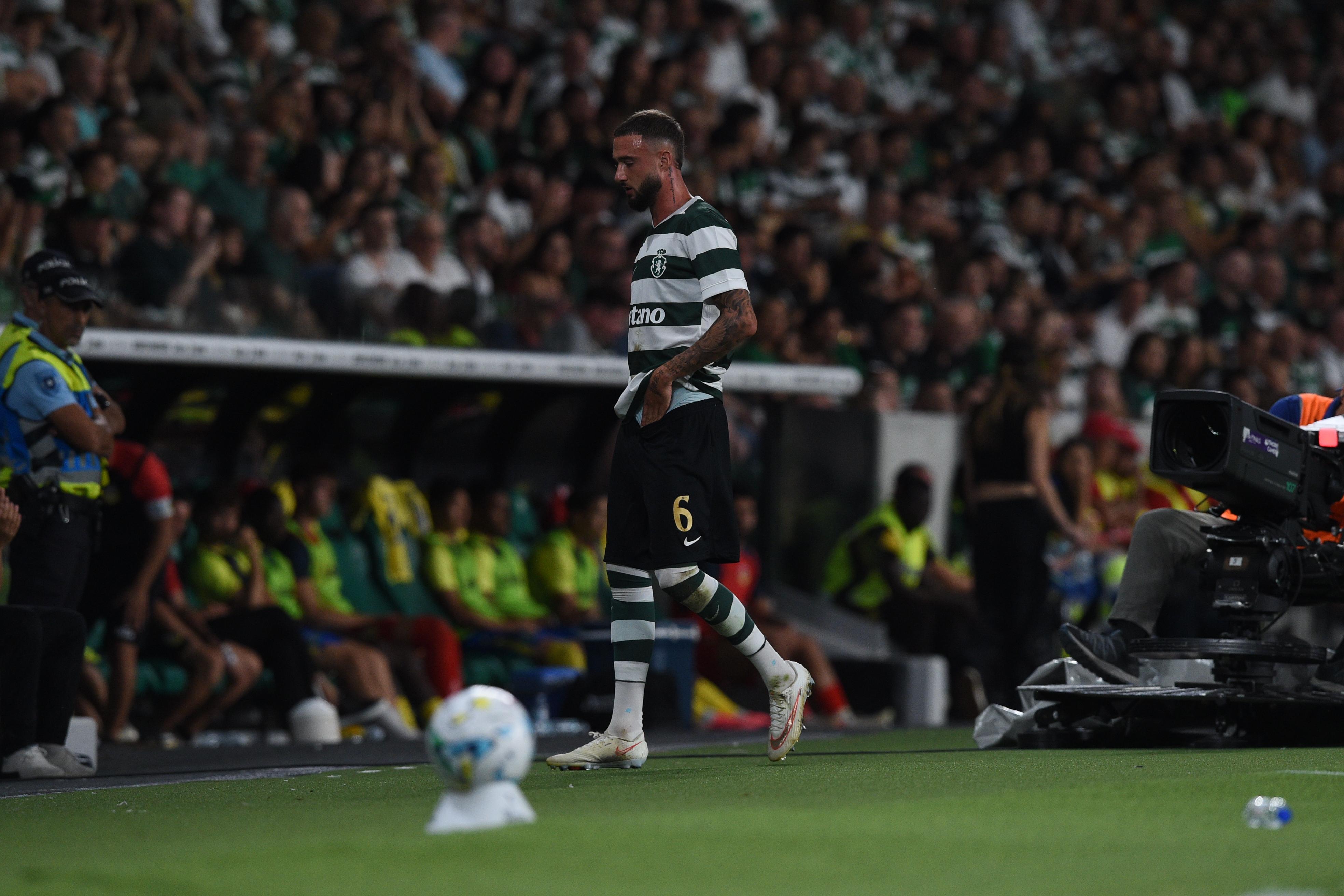 Debast foi expulso no Sporting-Arouca - Foto: Sérgio Miguel Santos