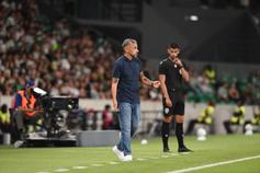 Rui Borges dividiu o empate do Sporting frente ao Arouca (2-2) em dois momentos distintos, separados pela expulsão de Debast. Foto: Sérgio Miguel Santos