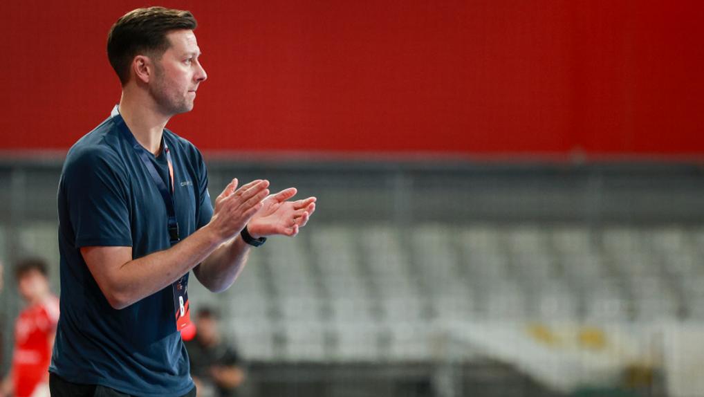 Anders Hallberg diz que chegou há dois meses e é preciso ter paciência, após derrota com Sporting. Foto Benfica
