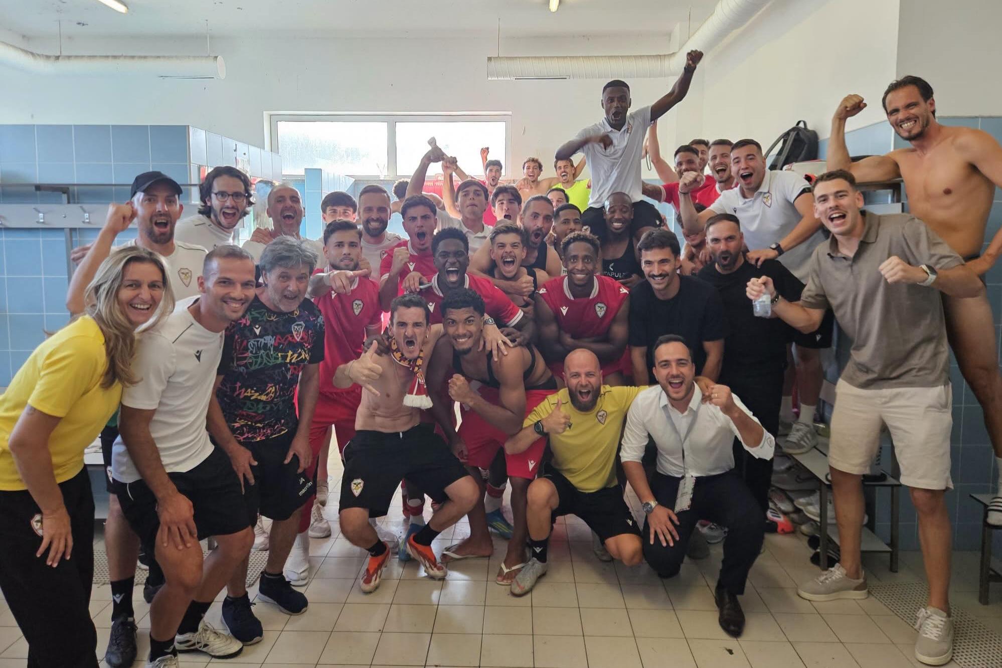 Festa rija do Salgueiros após o triunfo sobre o Feirense, da Liga 2, em jogo da 2.ª eliminatória da Taça de Portugal — Foto: Salgueiros