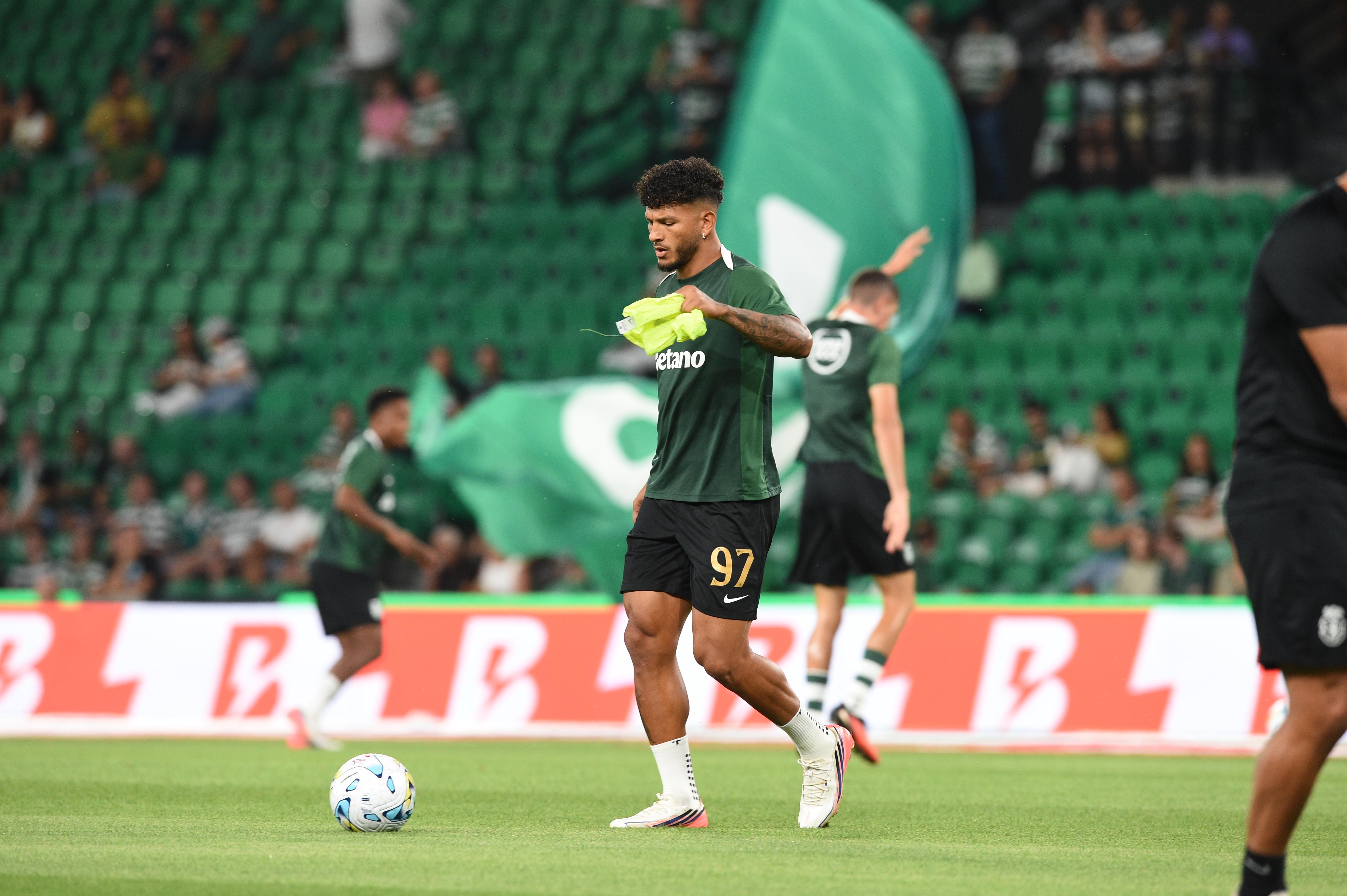 Luis Suárez no aquecimento do Sporting-Arouca - Foto: Sérgio Miguel Santos