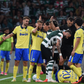 Rukavina está no chão e Debast pede desculpa (SÉRGIO SANTOS)