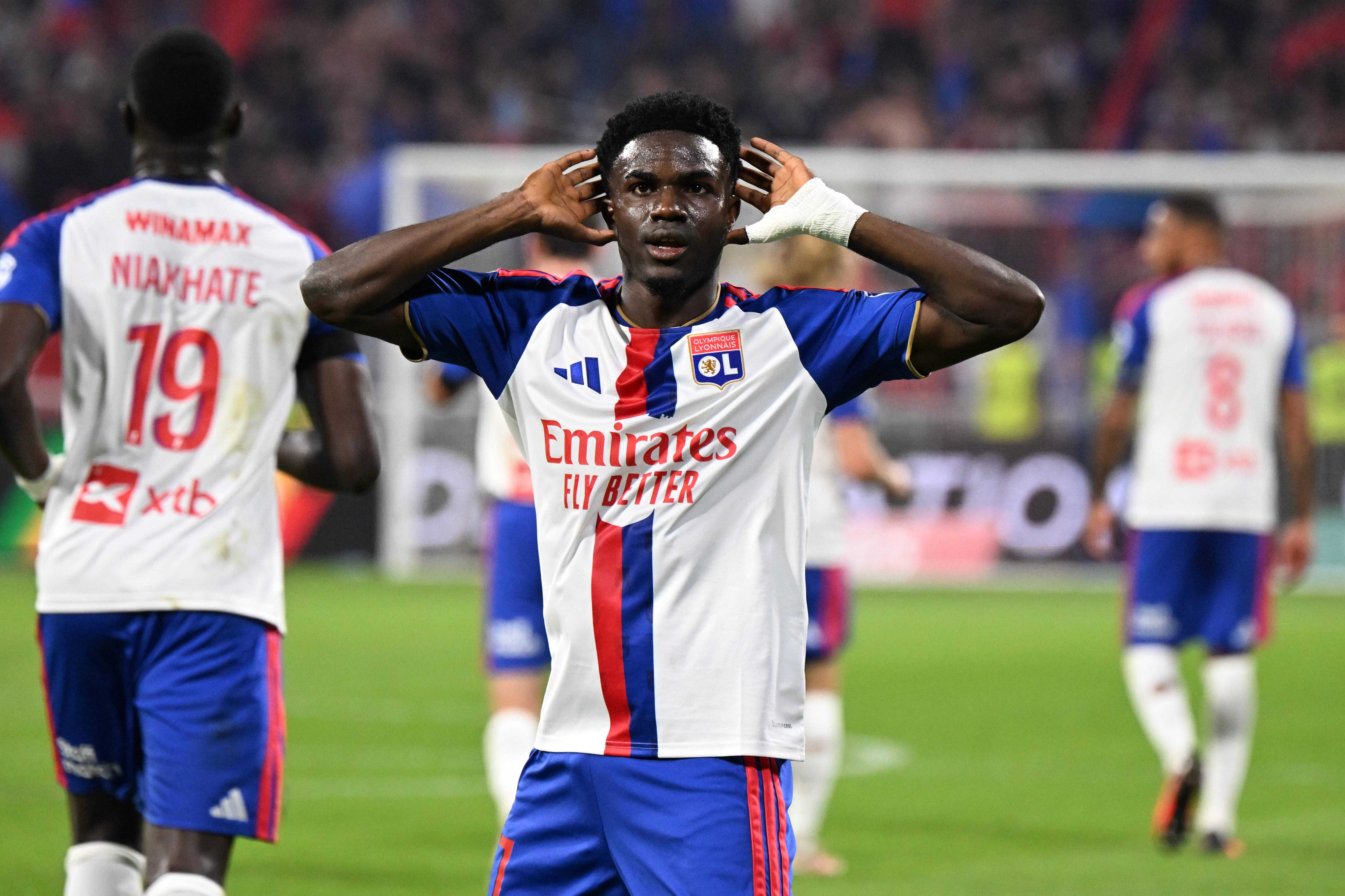 Nuamah bisou pelo Lyon de Paulo Fonseca