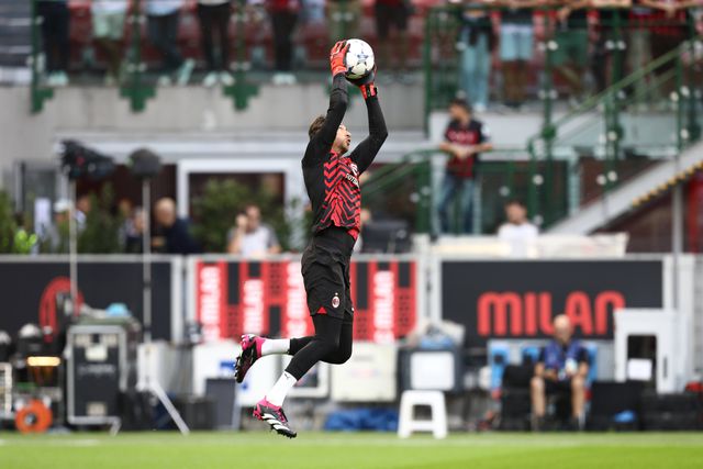 Milan obrigado a recorrer ao terceiro guarda-redes frente à Juventus