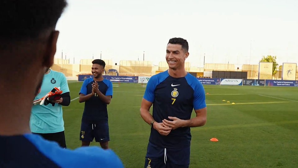 VÍDEO: Ronaldo chegou aos 40 golos e colegas do Al Nassr fizeram-lhe uma surpresa