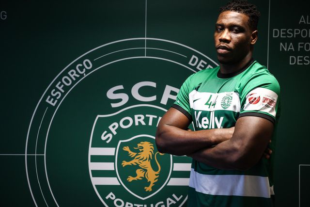 Oficial: Sporting segura pivô