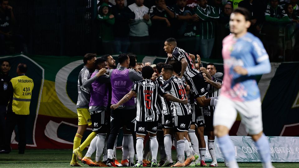 Hulk e Atlético Mineiro arrasam Palmeiras de Abel Ferreira em São Paulo