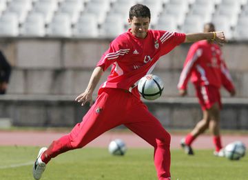 Ex-Benfica e o tumor cerebral: «Tive muitos duelos aéreos e levei tantas pancadas na cabeça…»