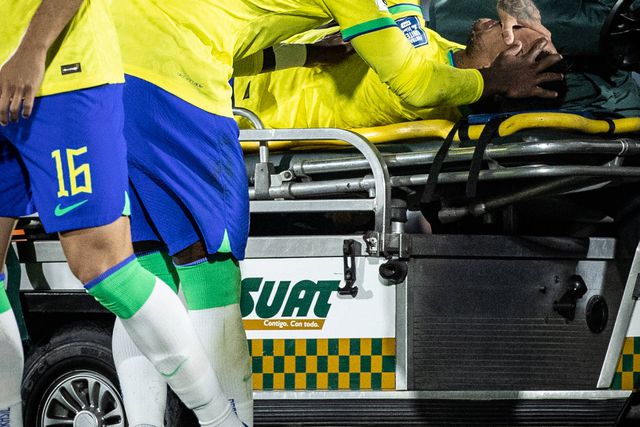 Neymar reage a grave lesão