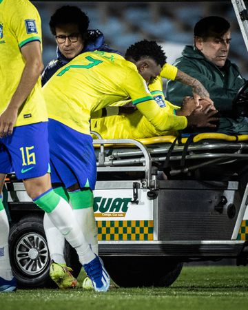 Neymar reage a grave lesão