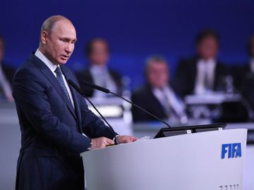 Vladimir Putin acusa COI de «pressão política» e «discriminação étnica»