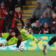 Expulsão de Saliba precipita primeira derrota do Arsenal na Premier League