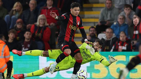 Expulsão de Saliba precipita primeira derrota do Arsenal na Premier League