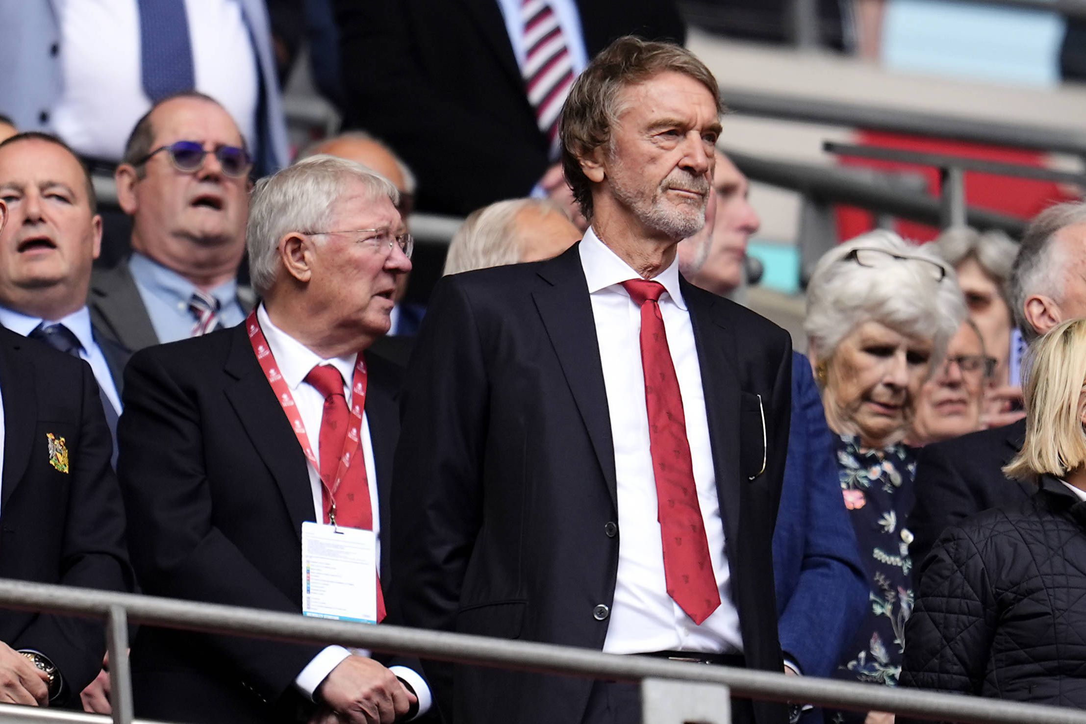 Alex Ferguson, antigo treinador do Manchester United, e Jim Ratcliffe, coproprietário dos 'red devils'