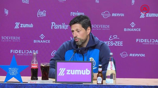 Vítor Bruno enigmático quanto ao onze do FC Porto