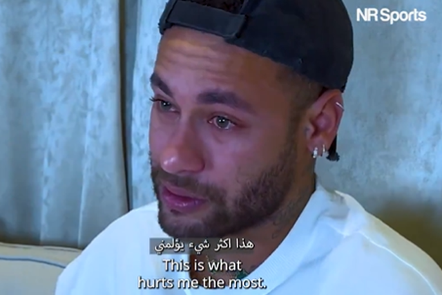 Neymar em lágrimas: «Cada dia longe do futebol é um dia de sofrimento»