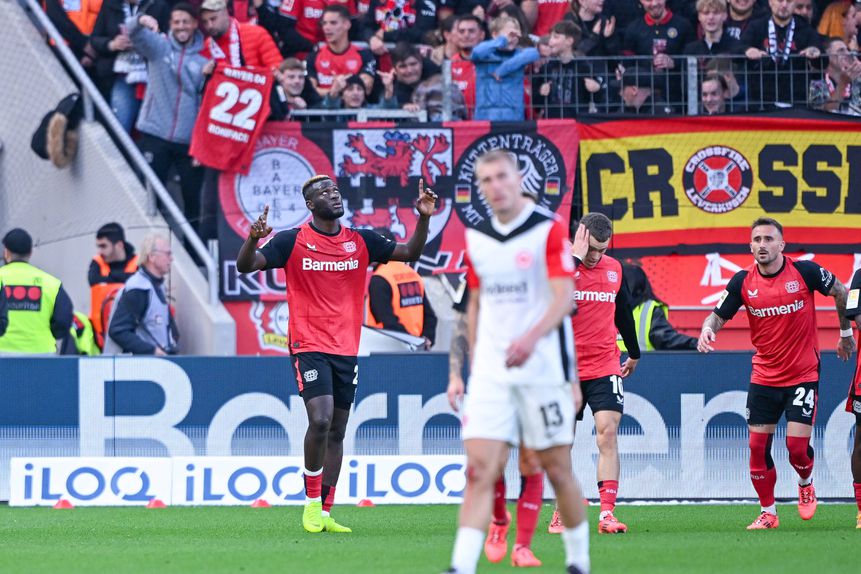 Victor Boniface festeja golo ao Eintracht