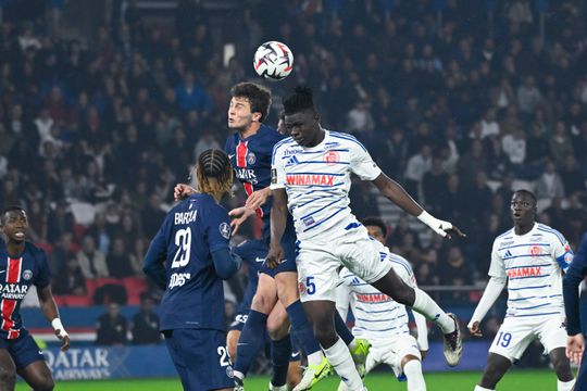 VÍDEO: João Neves assiste no triunfo do PSG