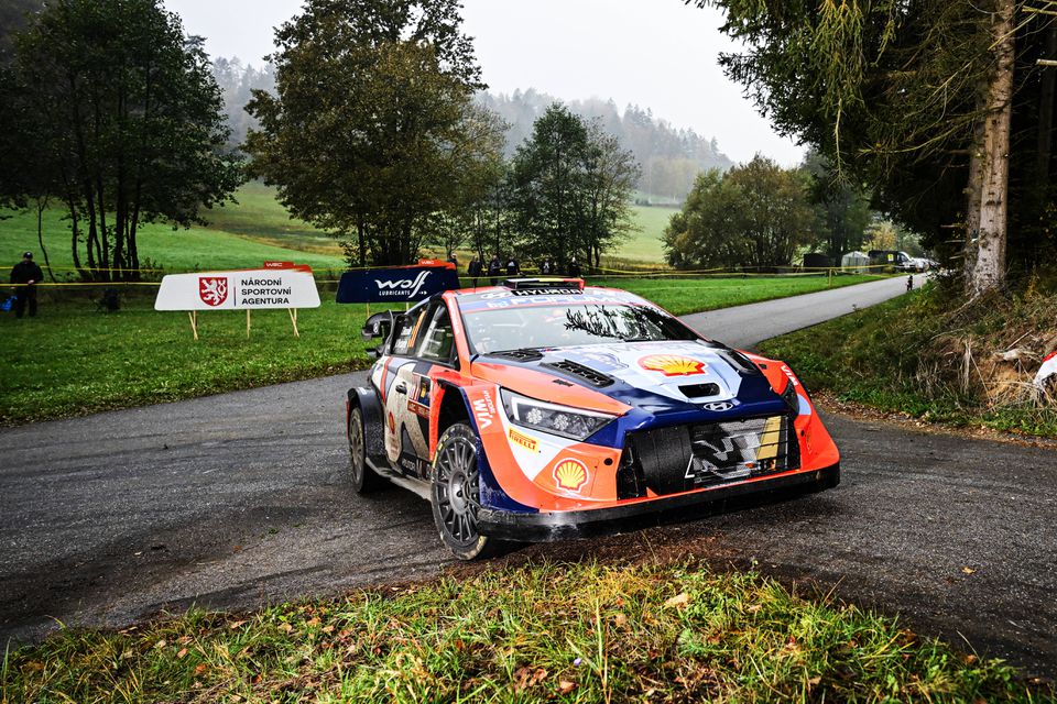 Dois erros num minuto tramam Thierry Neuville na corrida ao título Mundial