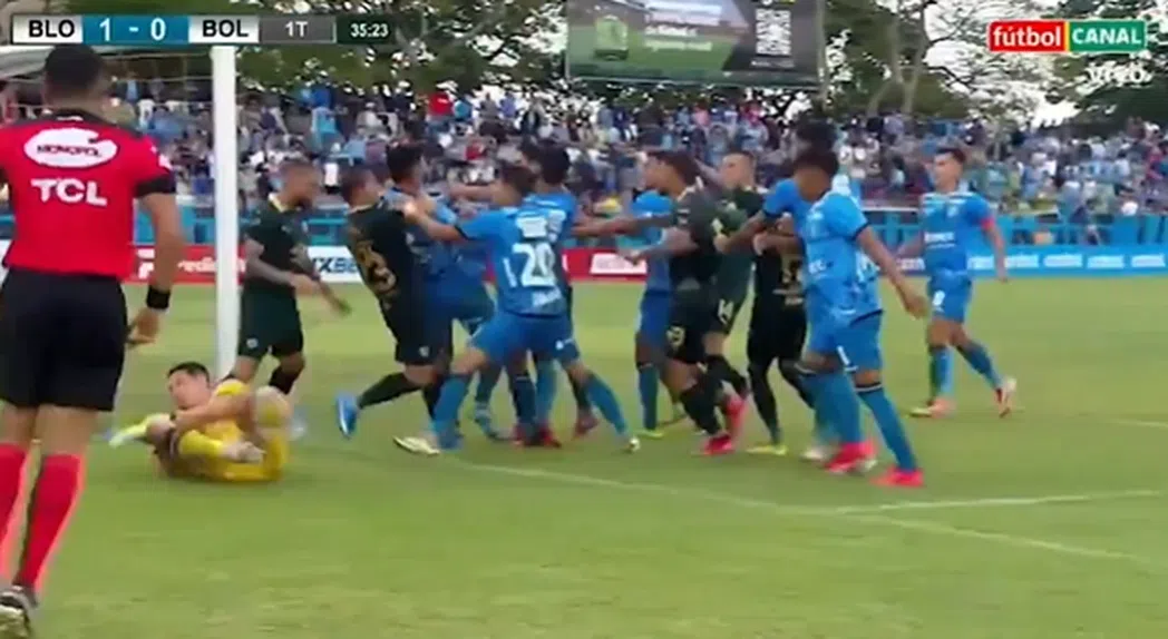 Bolívia em guerra! Jogo termina em ringue