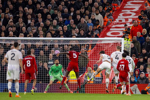 Maguire marcou o golo que deu a vitória ao Manchester United em Anfield - FOTO: David Rawcliffe/IMAGO