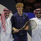 Jannik Sinner ganhou raquete de ouro após conquista do Six Kings Slam, na Arábia
